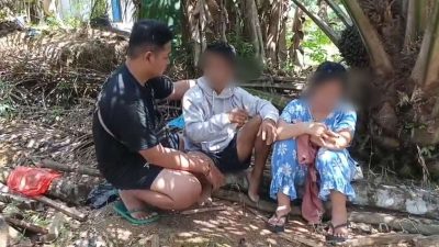 Sepasang Terduga Pengedar Sabu Diamankan di Desa Penjawaan Sandai, Viral di Medsos