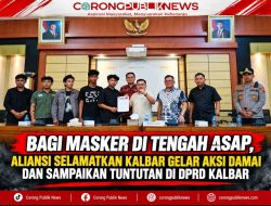 Bagi Masker di Tengah Asap, Aliansi Selamatkan Kalbar Gelar Aksi Damai dan Sampaikan Tuntutan di DPRD Kalbar 