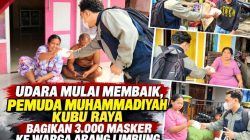 Udara Mulai Membaik, Pemuda Muhammadiyah Kubu Raya Bagikan 3.000 Masker ke Warga Arang Limbung